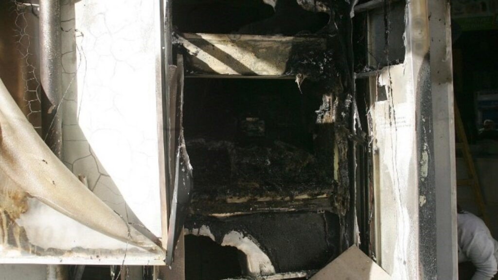 Ανατίναξαν ΑΤΜ στις Αλυκές